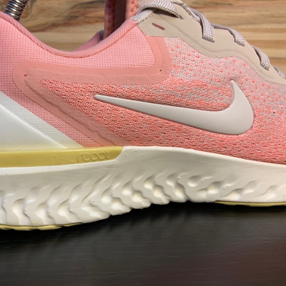 New Nike Odyssey React Atomic Pink Running Shoes - Picture 4 of 8